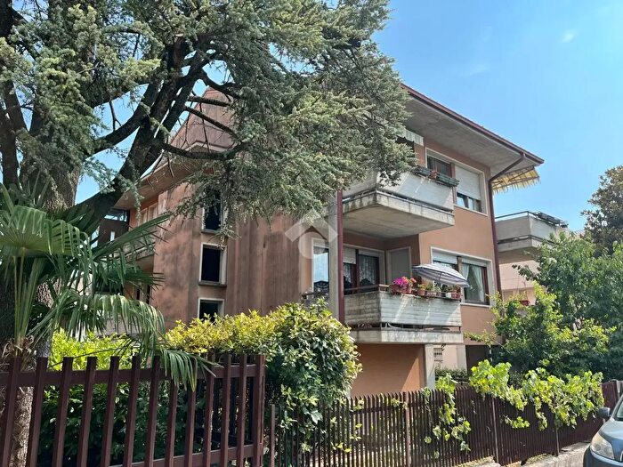 Casa con 5 locali in vendita in Appartamento Via Santini, Verona