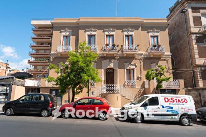 Appartamento con 5 locali in vendita in Viale Mario Rapisardi, Catania