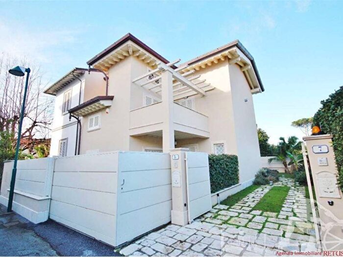 Casa con 5 locali in affitto in Centro, Forte dei Marmi