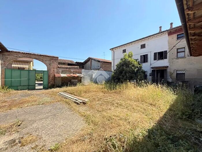 Casa con 8 locali in vendita in Via Aleramo, Sezzadio