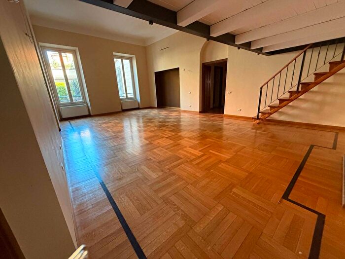 Appartamento quadrilocale in affitto in Via Santa Marta, Carrobbio, Milano