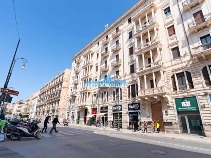 Appartamento con 5 locali in affitto in Via Roma, Palermo