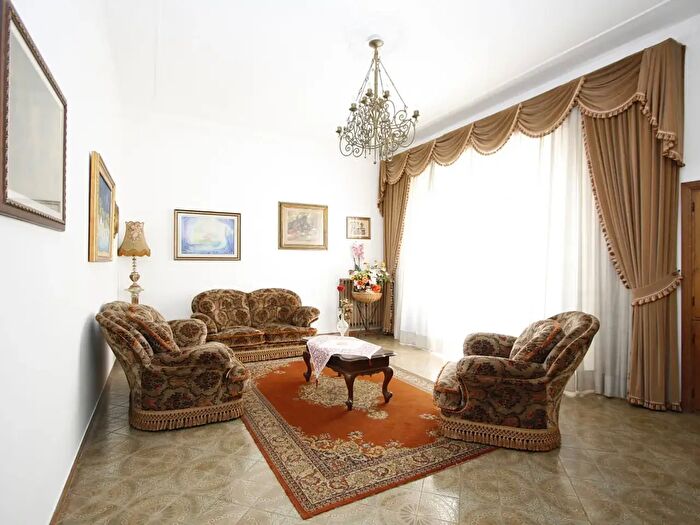 Casa quadrilocale in vendita in Via Giacomo Leopardi, Parabita