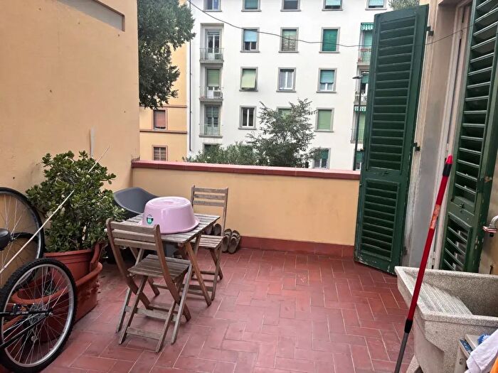 Appartamento con 5 locali in vendita in Via Edmondo De Amicis, Firenze