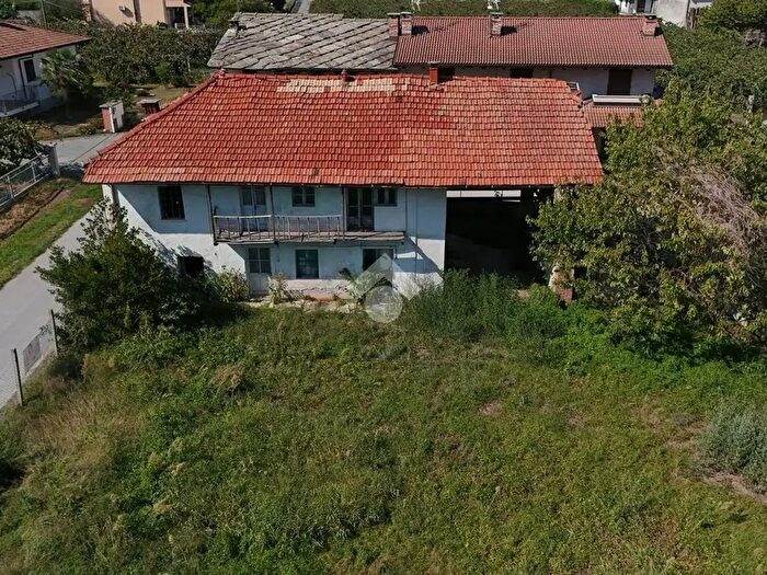 Casa con 5 locali in vendita in Via Chiappere, Barge