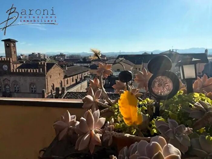 Appartamento con 5 locali in vendita in Piazza Giuseppe Garibaldi, Fidenza