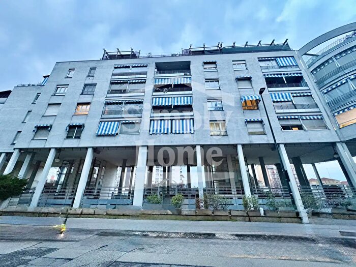 Appartamento quadrilocale in vendita in Via Strambino, Torino