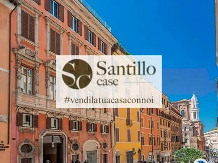 Appartamento trilocale in vendita in Via di Capo Le Case, Roma