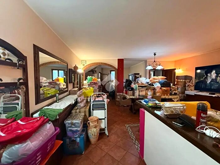 Casa con 8 locali in vendita in Via Mazzini, Cassolnovo