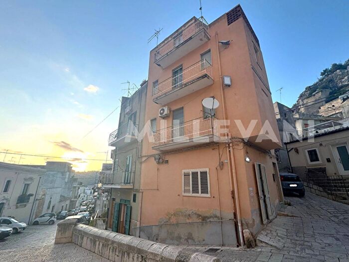 Casa quadrilocale in vendita in Via Chiabrera, Scicli