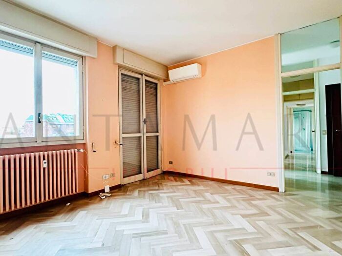 Appartamento trilocale in affitto in Porta Venezia, Milano