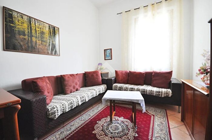 Appartamento con 5 locali in vendita in Viale Vittorio Veneto, Prato