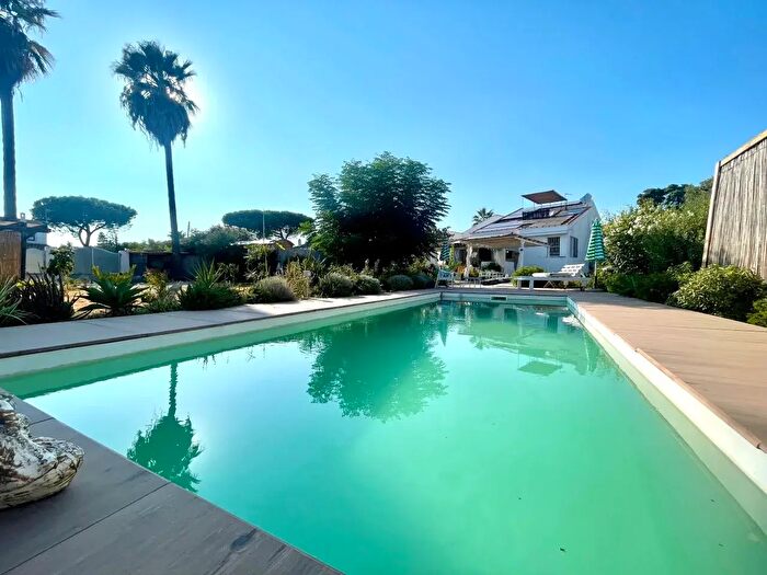 Casa con 6 locali in vendita in Via F Magellano, Sarroch