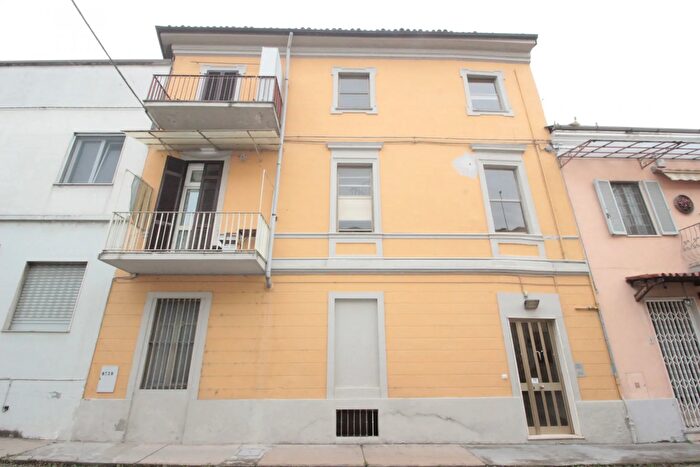 Appartamento con 5 locali in vendita in Piazza XXV Aprile, Casale Monferrato