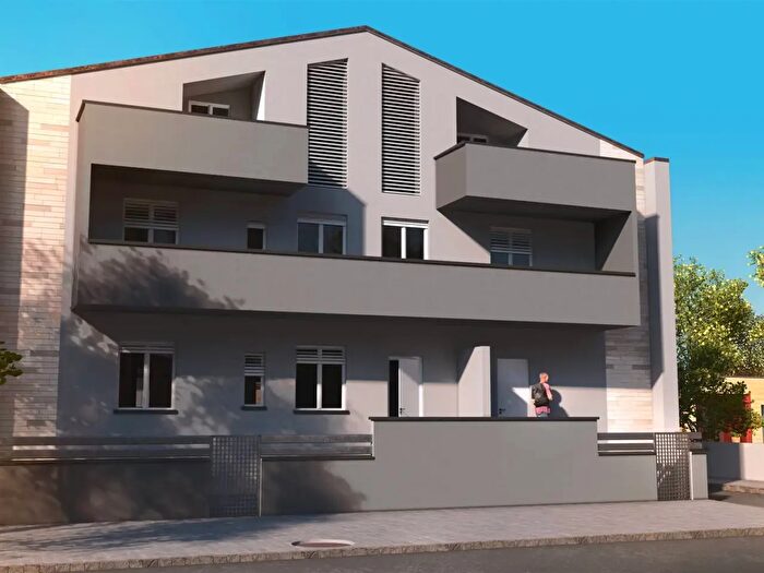 Appartamento trilocale in vendita in Vicolo Mincio, Cecina