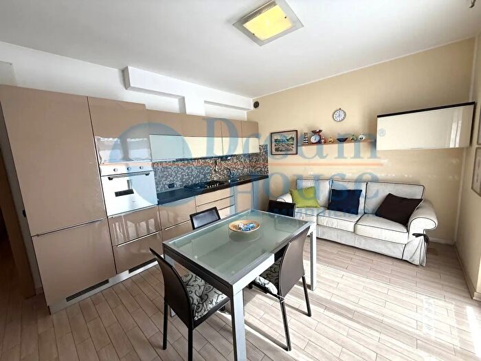 Appartamento trilocale in vendita in Viale Mazzini, Alba Adriatica