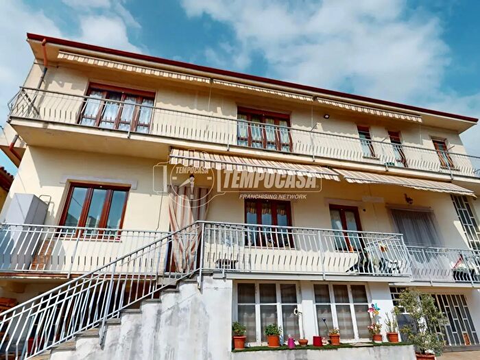 Casa con 10 locali in vendita in Vicolo Garombi, Sanfre