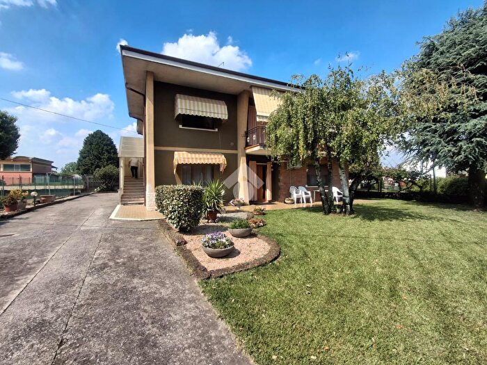 Appartamento quadrilocale in vendita in Roverchiara