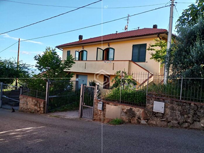Appartamento con 6 locali in vendita in San Baronto Pt, Lamporecchio