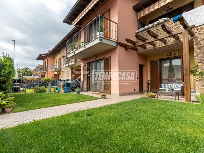 Appartamento trilocale in vendita in Lurano
