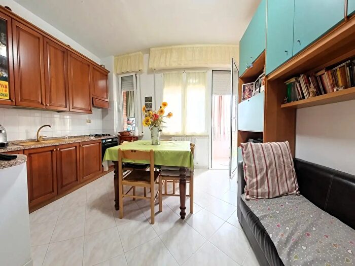 Appartamento trilocale in vendita in Via Giampaolo Menichetti, Livorno