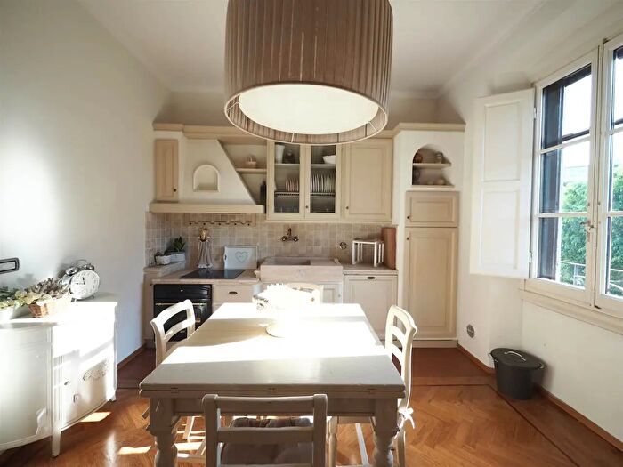 Appartamento con 5 locali in affitto in Firenze