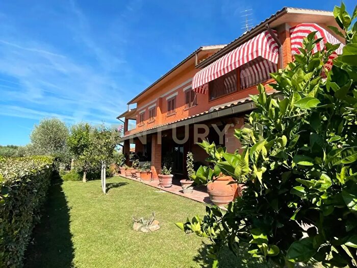 Casa con 8 locali in vendita in Via della Costituzione l, Grosseto