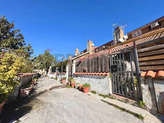 Appartamento con 5 locali in vendita in Via Roma, Manziana