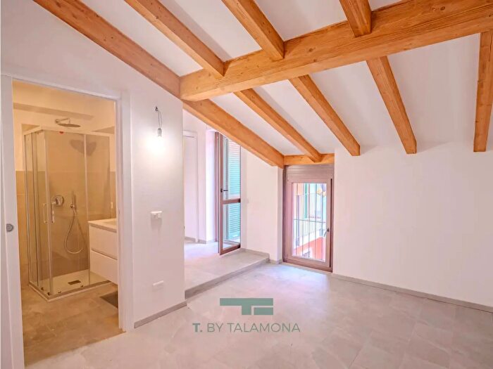 Appartamento trilocale in vendita in Castelveccana