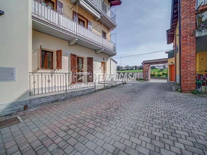 Appartamento trilocale in vendita in Via Roma, Pombia