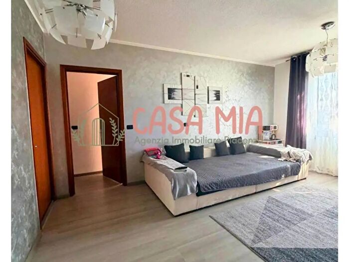 Appartamento trilocale in vendita in Via Luigi Mutti, Piacenza