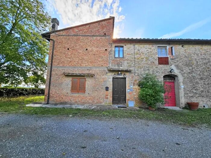 Casa con 6 locali in vendita in Zona Campagna, Certaldo