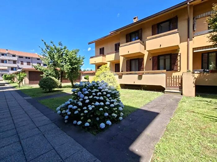 Casa quadrilocale in vendita in Via Giuseppe di Vittorio, Vittuone