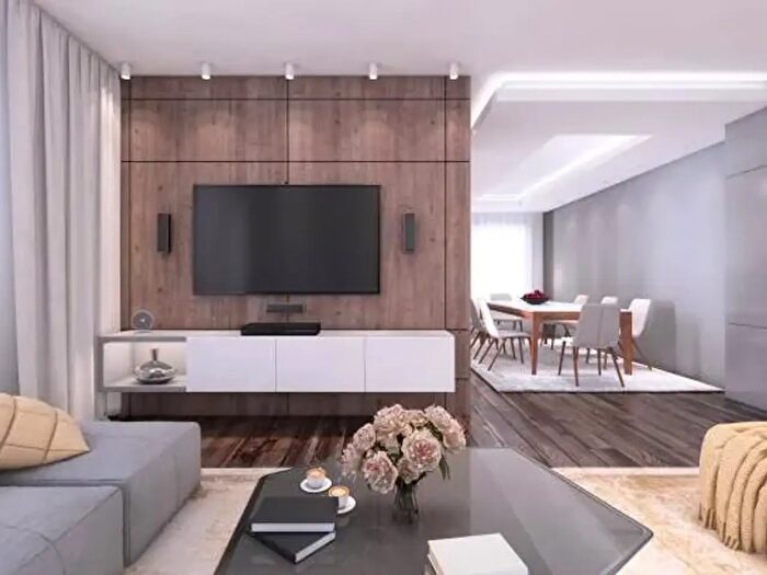 Appartamento trilocale in vendita in Via Guicciardini, Modena