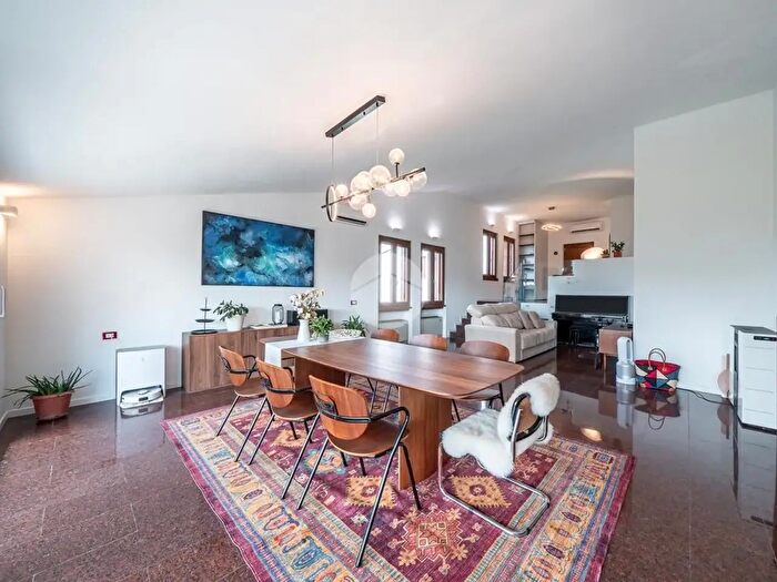 Casa con 5 locali in vendita in Via Regolo Sartori, Negrar di Valpolicella