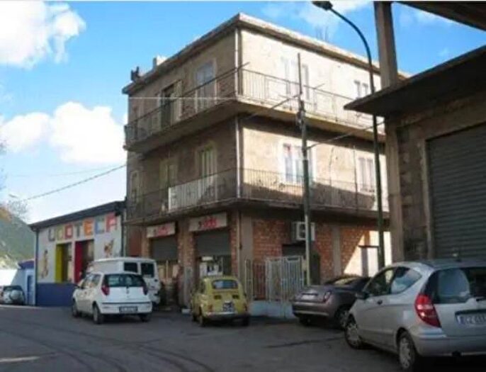 Casa con 6 locali in vendita in Via Monsignor Virgilio, Arzana