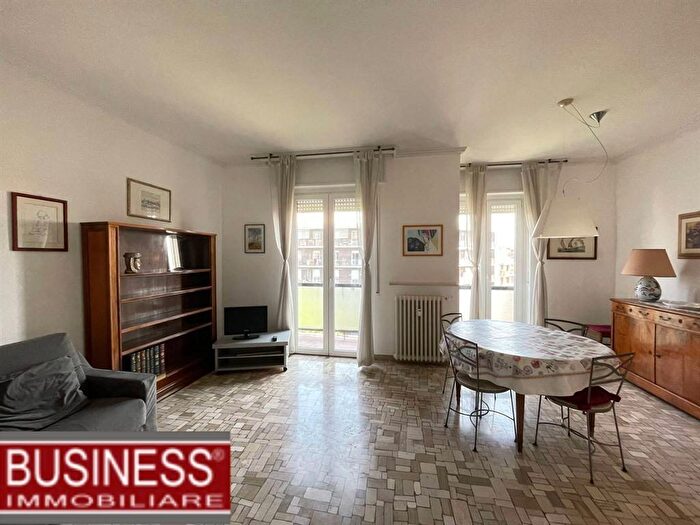 Appartamento trilocale in affitto in Via Pisanello, Gambara, Milano