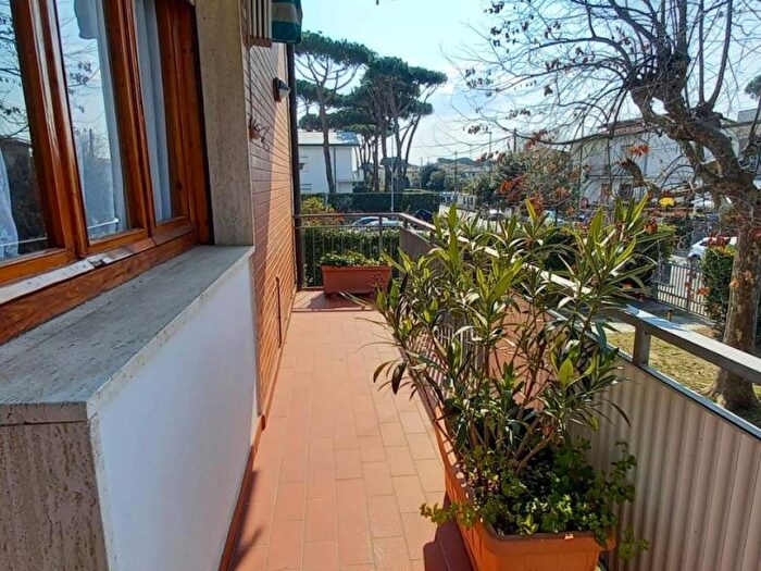 Appartamento bilocale in affitto in Via delle Ginestre, Lido di Camaiore, Camaiore