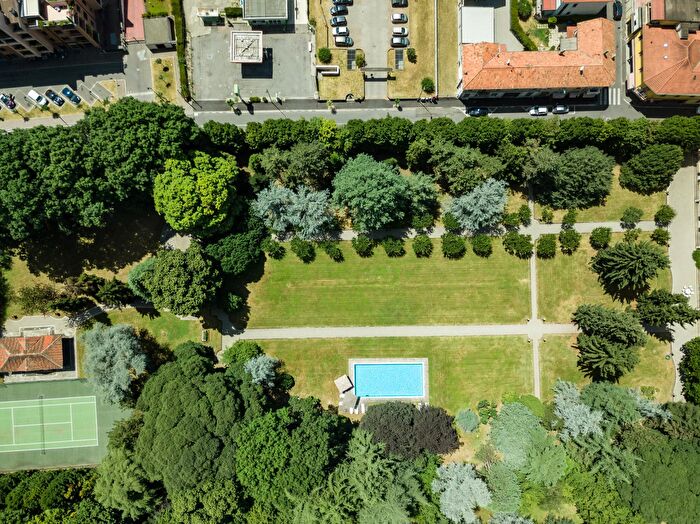 Casa con 10 locali in vendita in Via Agostino Gaetano Riboldi, Paderno Dugnano