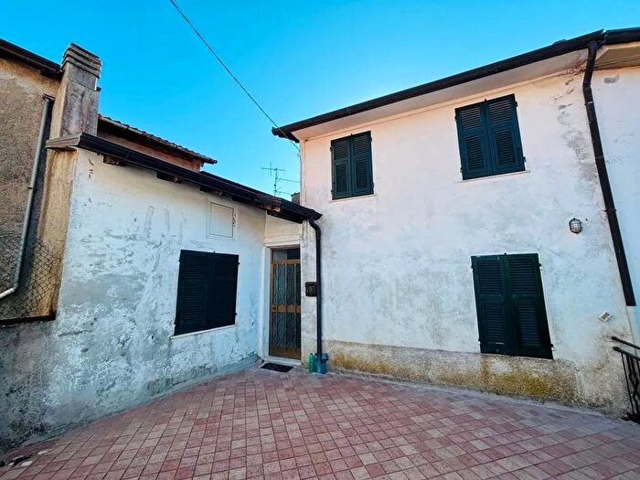 Casa con 8 locali in vendita in Canossa, Mulazzo
