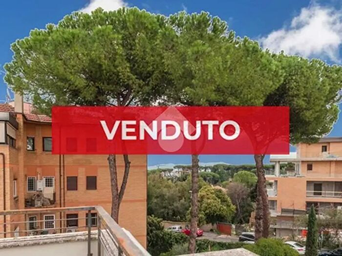 Appartamento trilocale in vendita in Via Roccaraso, Roma