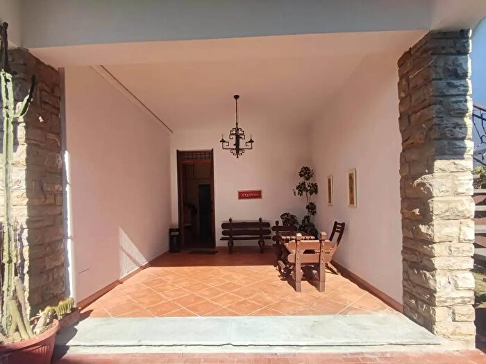 Casa con 8 locali in vendita in Viareggio