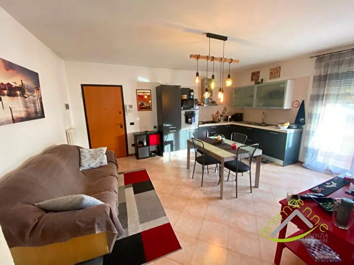 Appartamento trilocale in vendita in Via Parolini, Camponogara