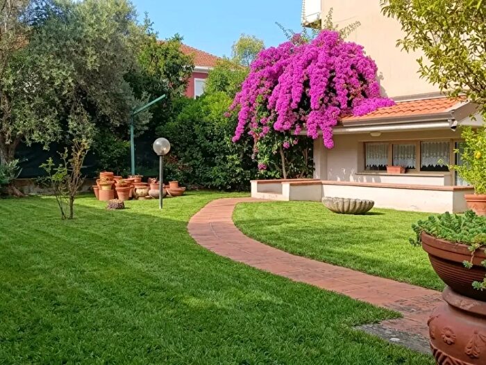 Casa con 6 locali in vendita in Rovinciale Avenza Sarzana, Carrara