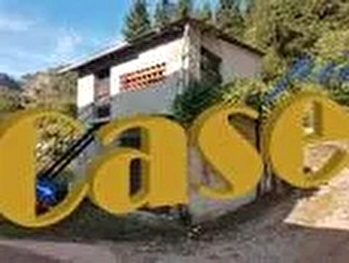 Casa quadrilocale in vendita in Camaiore