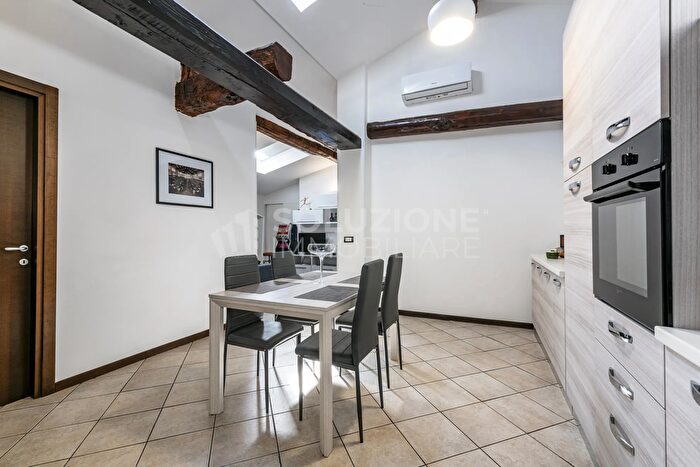 Appartamento trilocale in vendita in Via Andrea Fantoni, Alzano Lombardo