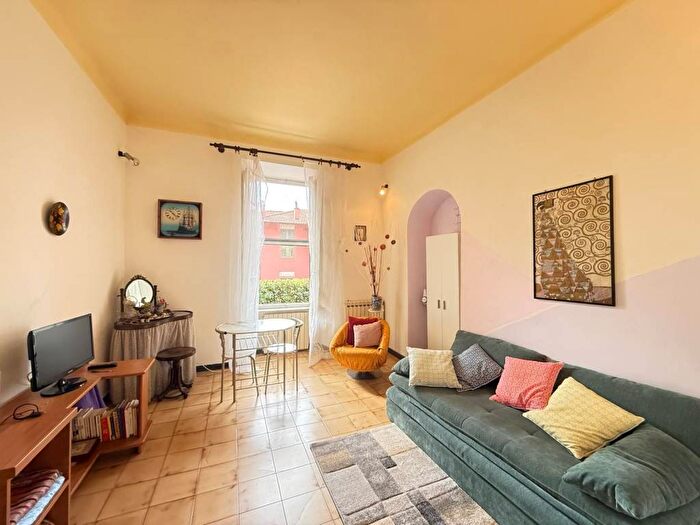 Appartamento trilocale in affitto in Strada Privata Villa Luce, Oneglia, Imperia
