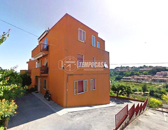 Appartamento con 5 locali in vendita in Via Gavone, Agugliano