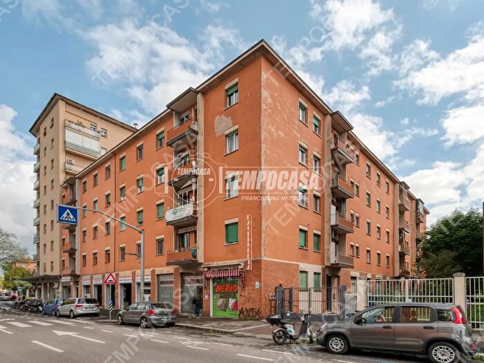 Appartamento trilocale in vendita in Via Amaseo Romolo, Bologna
