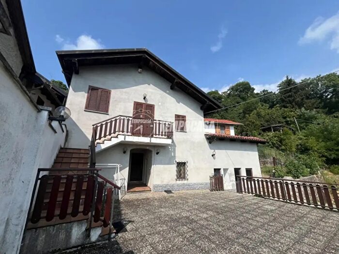 Casa trilocale in vendita in Via Campo, Castelnuovo Nigra